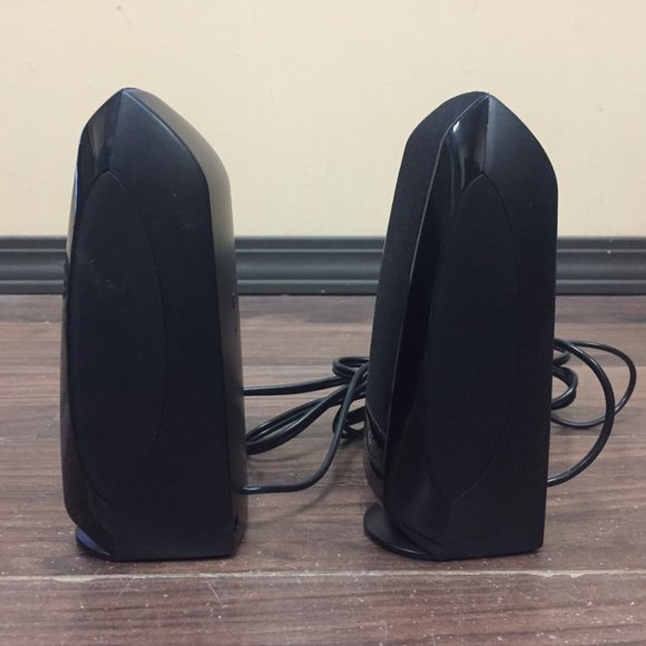 Logitech S-220 2.1 Stereo Computer Speakers - Picture 12 of 15